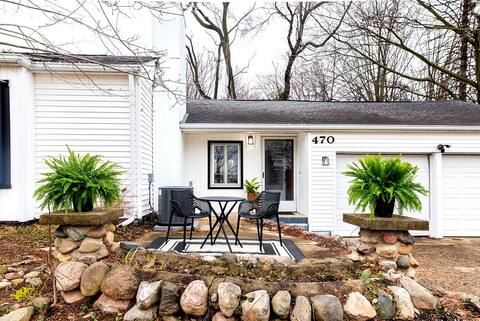 Clean*Cozy chic*close to Paint creek trail