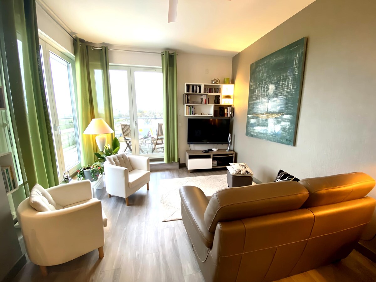 Top Airbnb: Charming Memorial apartment in Caen