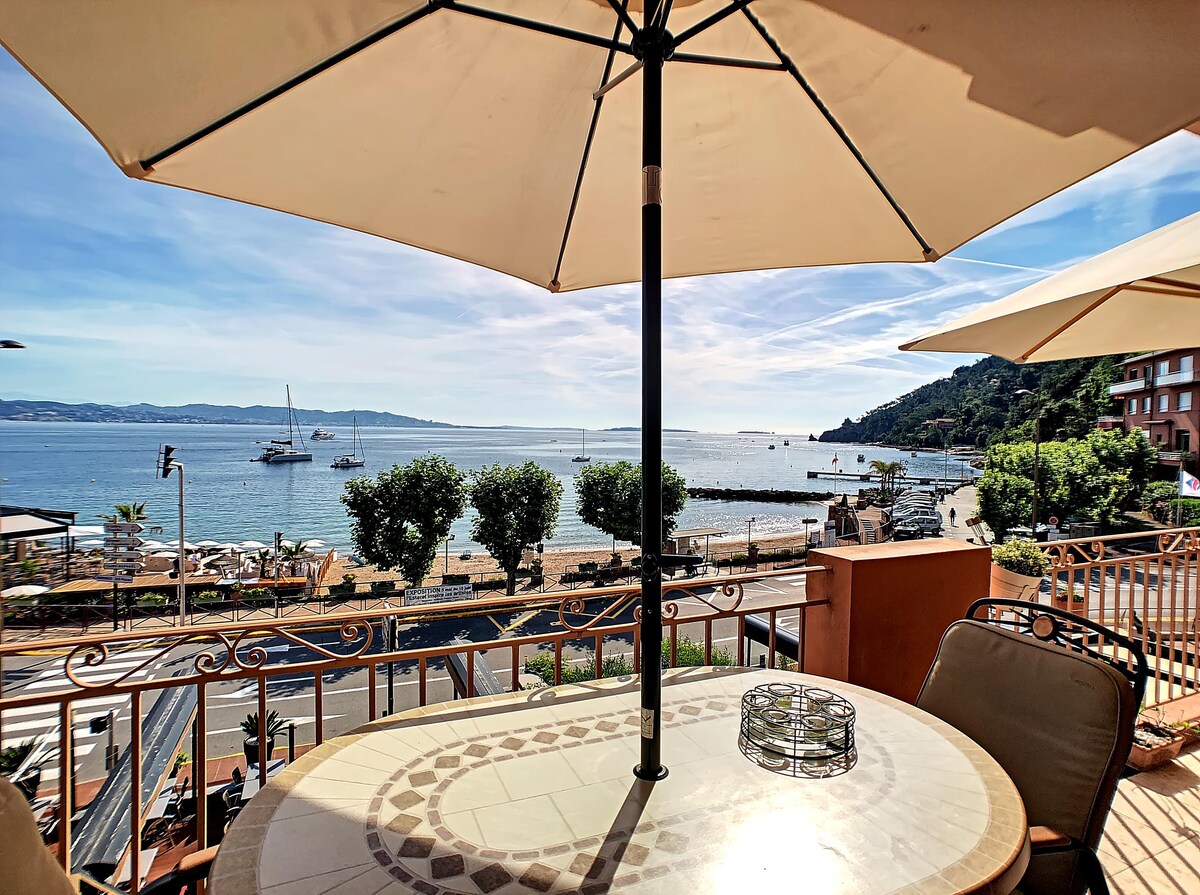 Successful Airbnb property: Beautiful beachfront apartment in Théoule Sur Mer