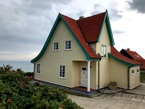 Unique heritage summerhouse directly to the sea