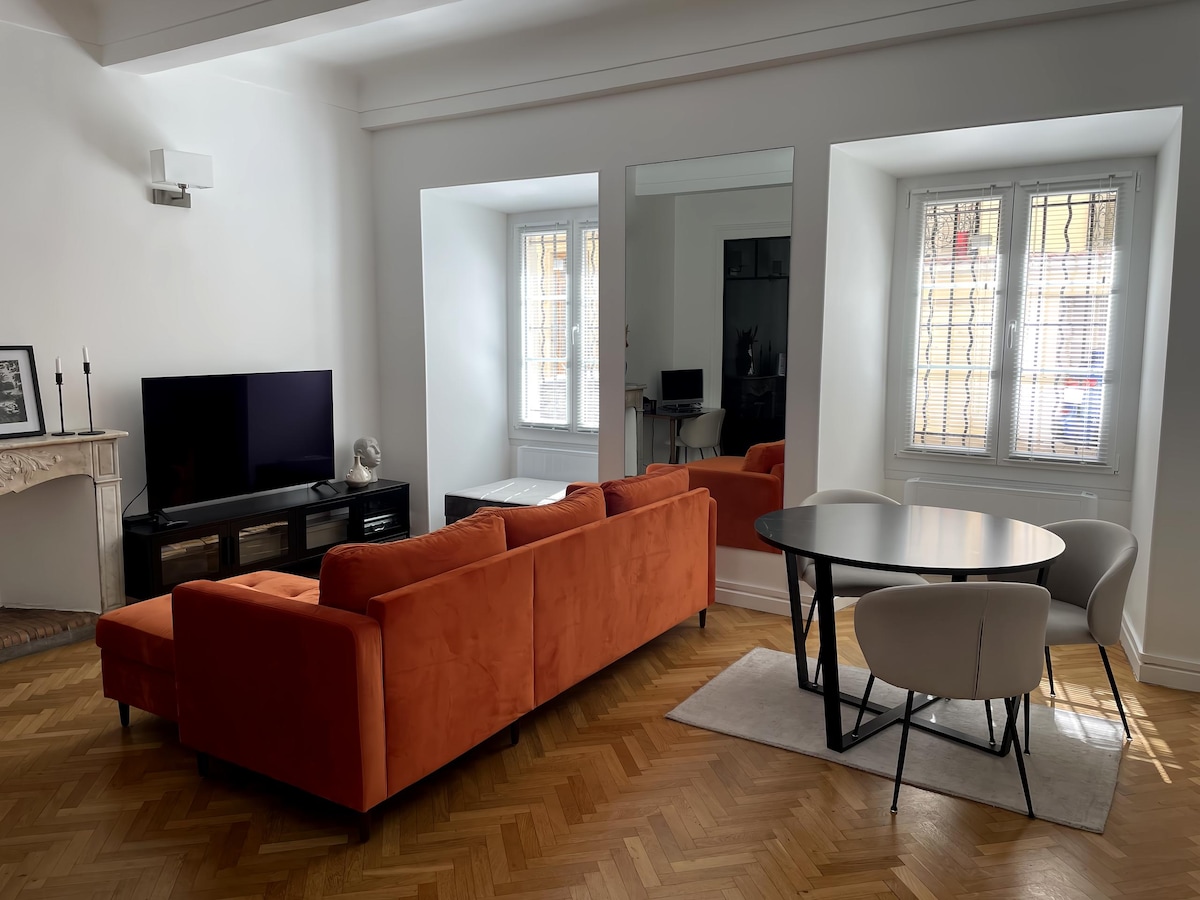 Top Airbnb: Air-conditioned apartment 1 min from the beach in Nice