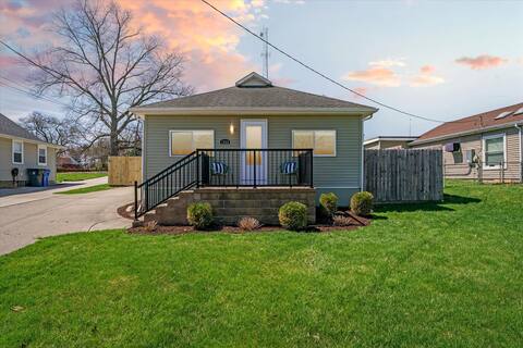 Entire Home w/Lake Chemung Access, Fenced Yard
