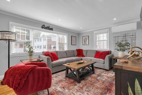 Absolutely Gorgeous 3 Bedroom Close to Boston