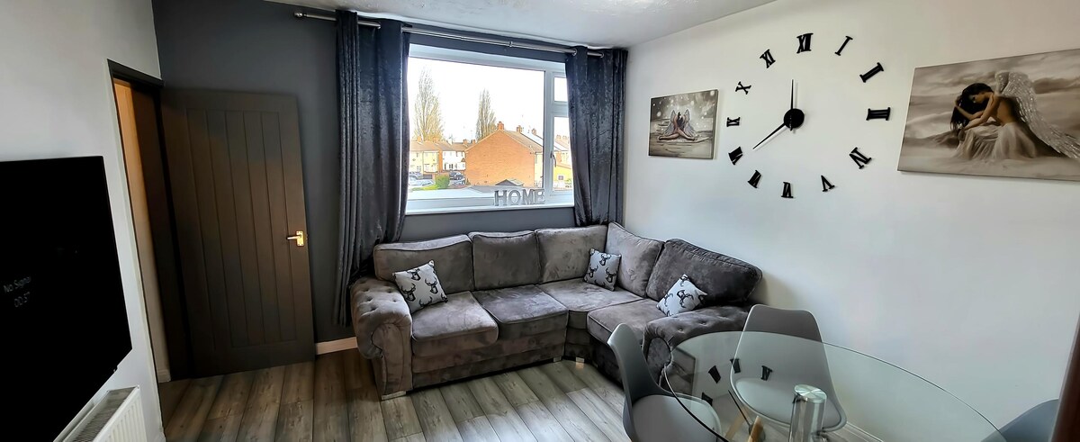 Top performing Airbnb: Cosy 3 double bed flat sleeps 6 in Nuneaton And Bedworth