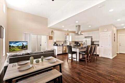 Beautiful & Modern Foco Home Just N of Old Town