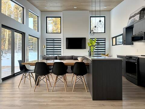 *NEW* Modern Riding Mountain Retreat