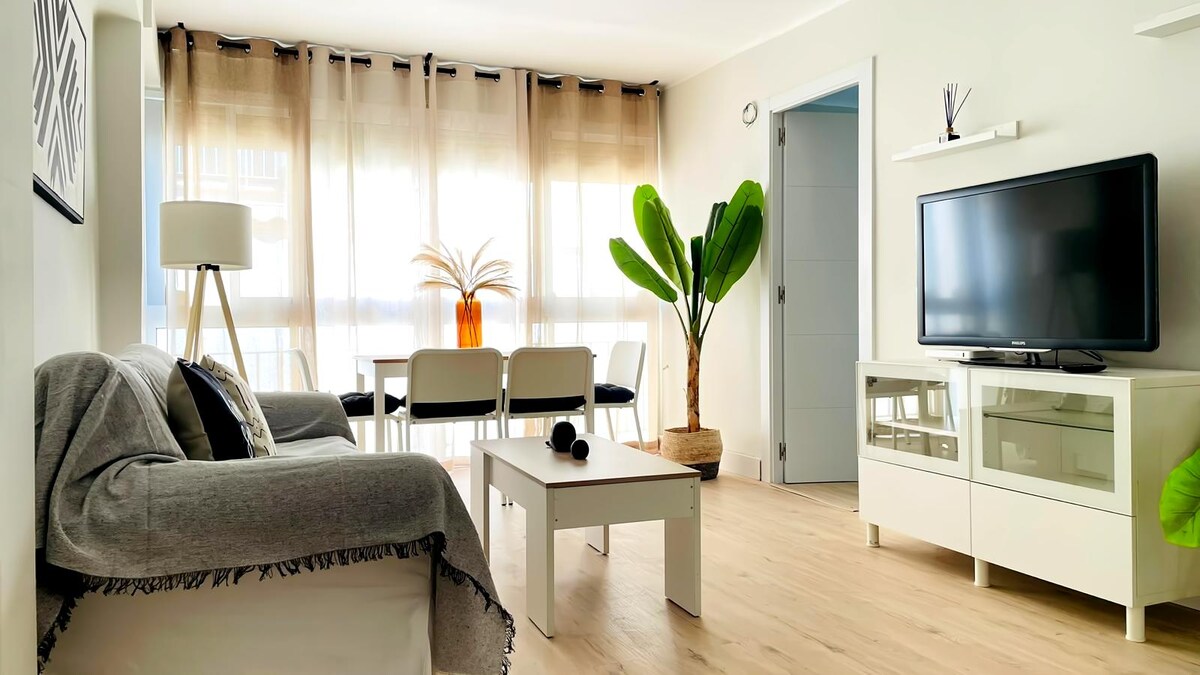 Popular Airbnb listing: Ideal Apartamento Malaga Centro in Los Corazones