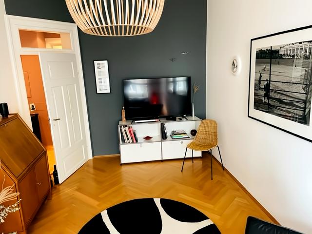 Popular Airbnb listing: Living & working in Schwabing in Neuschwabing