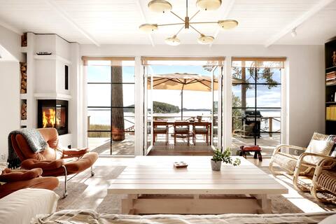 Beachfront house 45 minutes from Stockholm
