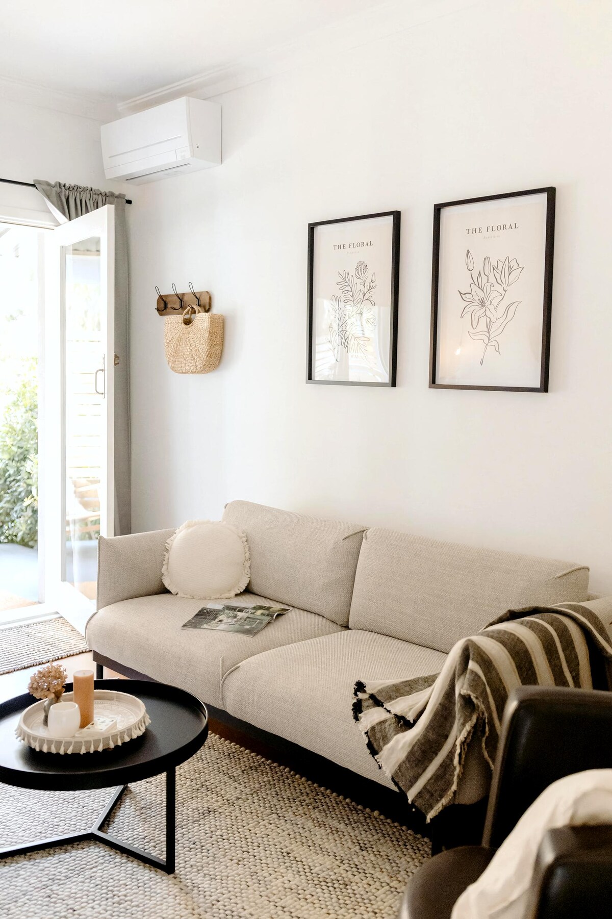 Successful Airbnb property: Lola by the bay - cosy getaway in Broadwater