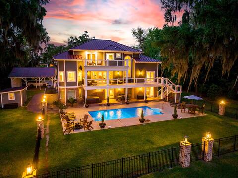 Waterfront w/ Pool & Hot Tub - 10 Min to Downtown