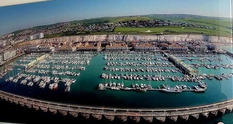 Sea Views & 3 double rooms