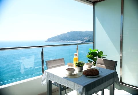 Front line apartment with incredible views