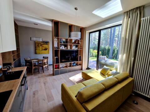 Cosy flat with sunlit garden and luxury amenities