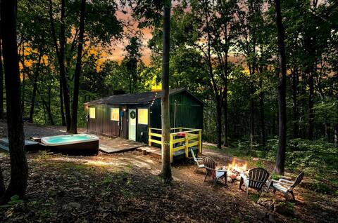 The BlackPearl•Secluded•Hot tub 1.5 hs from DC