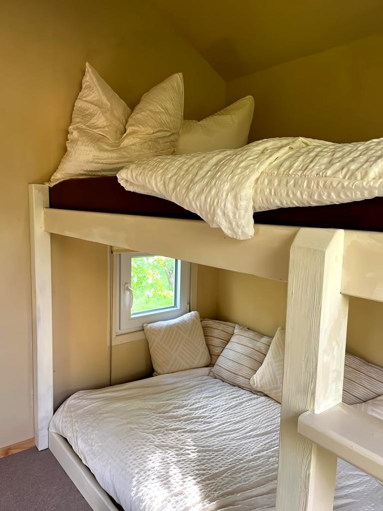 Top Airbnb: Wonderful time at treehouse en Rostock