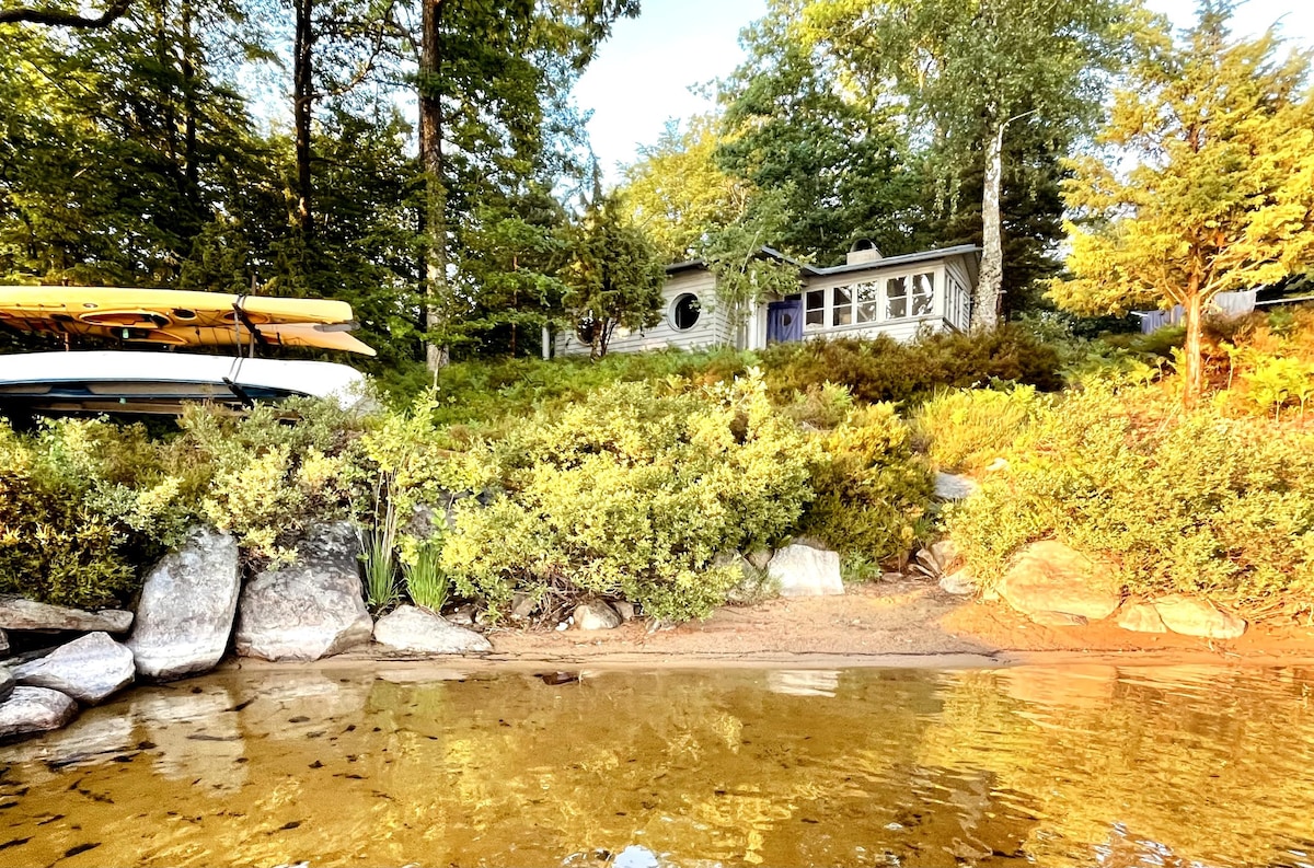 Paradise by the lake with private sauna