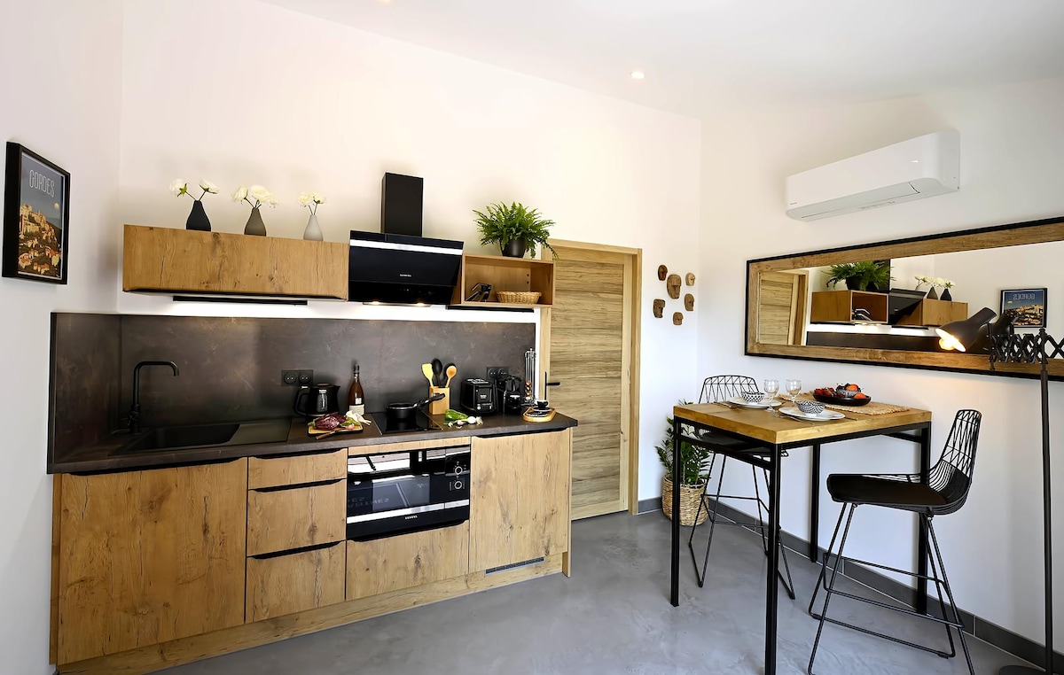 Successful Airbnb property: The Agapanthes of Gordes in Gordes