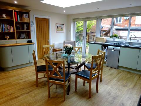 Attractive central Marlborough bungalow