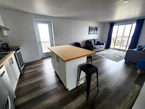 * SEA VIEW * completely renovated penthouse
