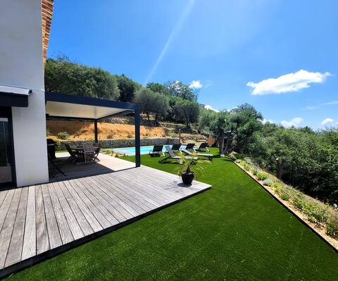Villa - Between the Sea and the Mountain - Tales