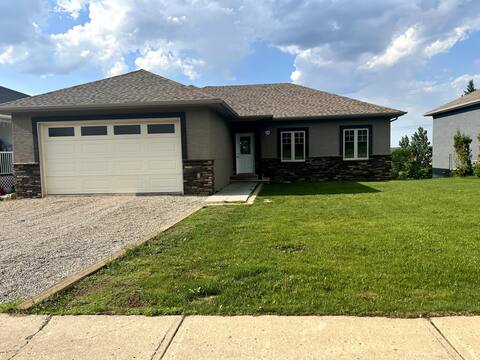 A cozy 5 bedroom home perfect for big family!