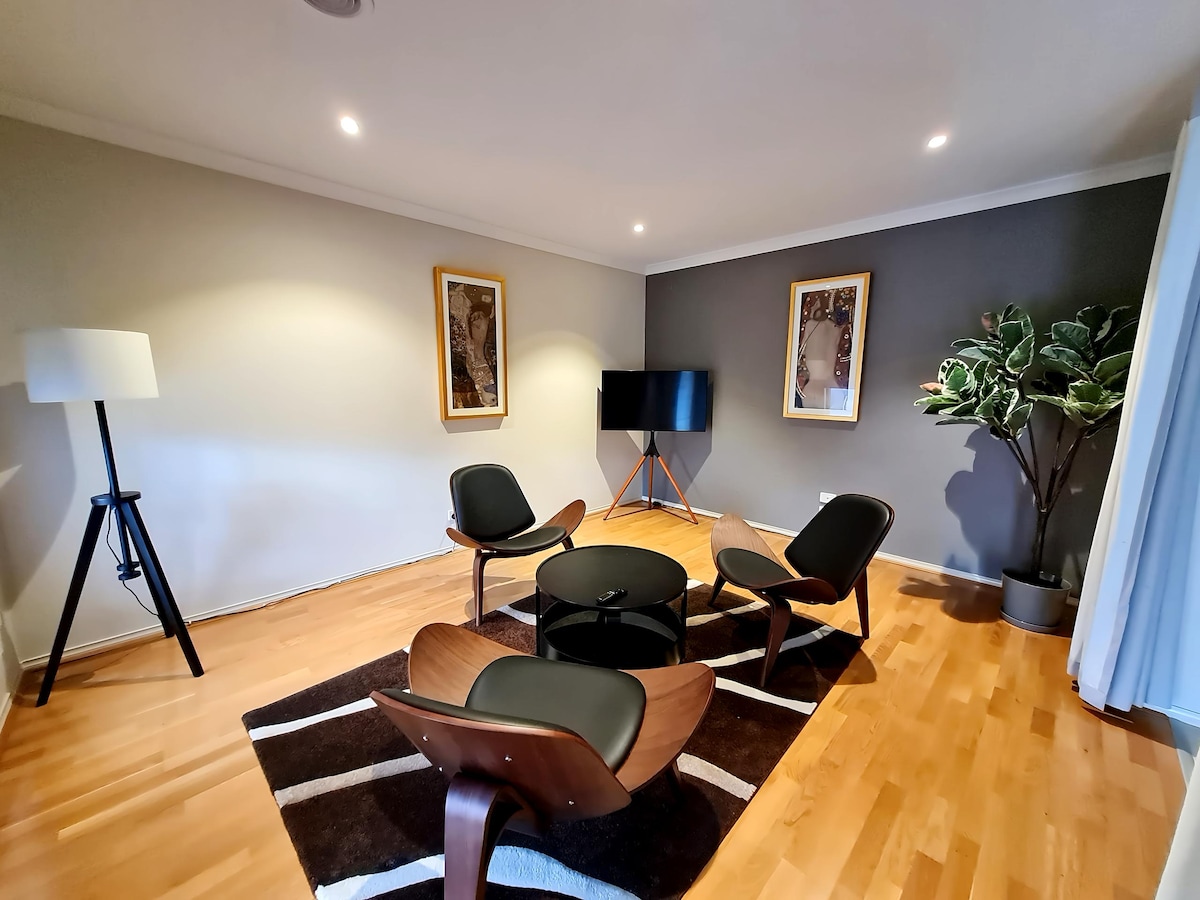 Top Airbnb: Stylish Home in Geelong for Large Family or Group in City Of Greater Geelong