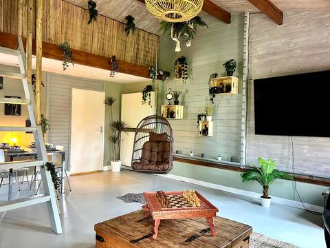 Jungle style lodge & jacuzzi &sauna near A’dam