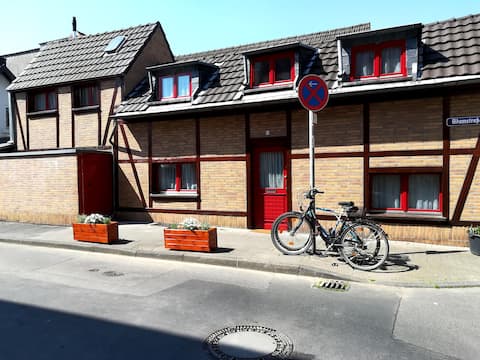 Top performing Airbnb: Romantic fisherman's house in Köln