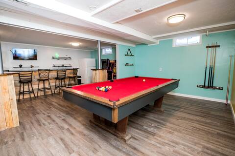 BIG, Cozy, Fun house -blocks from ISU and Uptown,
