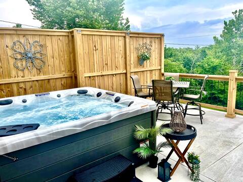 Modern Farm, Hot Tub, 3 King Bed