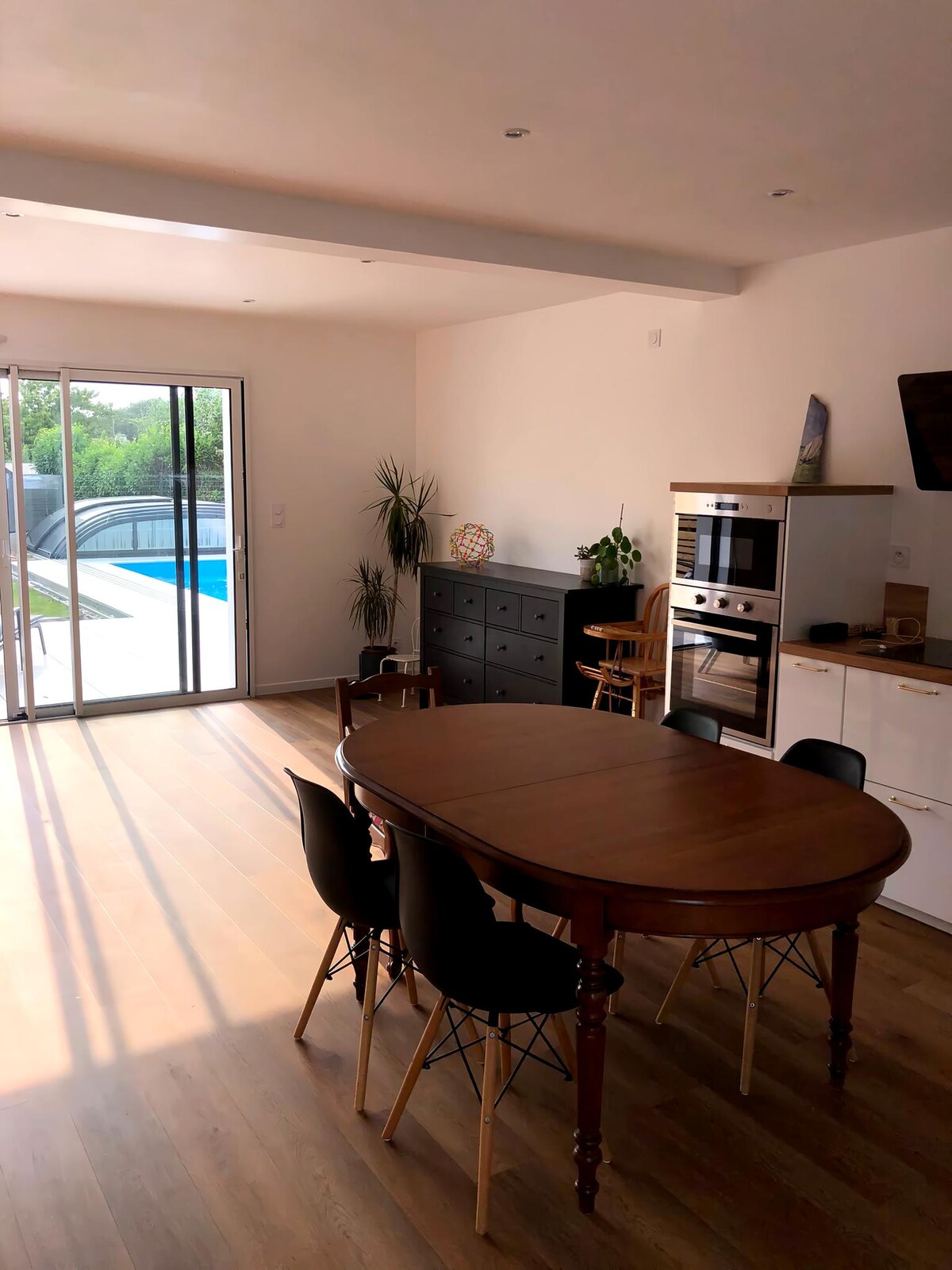 Propriété Airbnb réussie: Beachfront house with indoor pool à Guidel