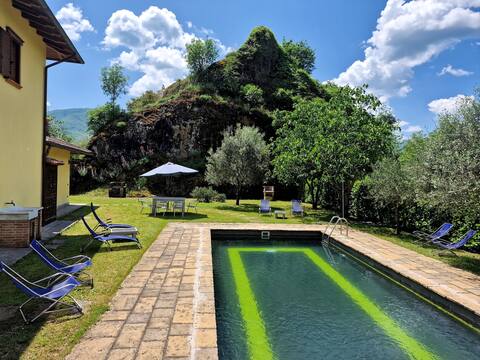 2 apartment, private pool, walk to restaurant/shop