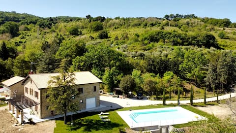 Sophie Deluxe House ONLY 6 km FROM THE SEA