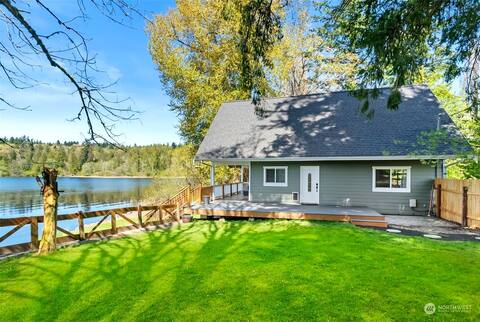 Lakehouse W/ Hot Tub, Outdoor Fire Pit and BBQ