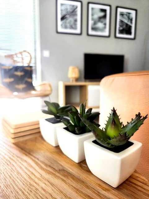 Chalet in green area ~ Garden ~ Walk to Lake