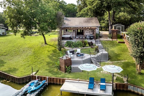 Relaxing Lakefront Retreat w/ Kayaks, Hot Tub