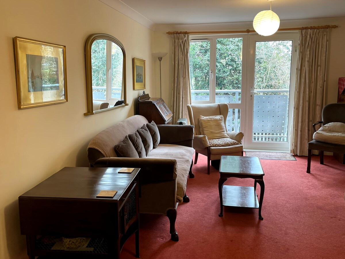 Successful Airbnb property: Peaceful & Convenient Oxford Apt in Risinghurst And Sandhills