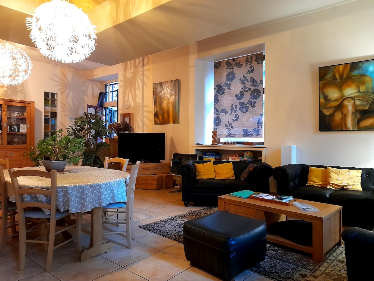 Top Airbnb: Beautiful apartment entirely on one level! in Fougères