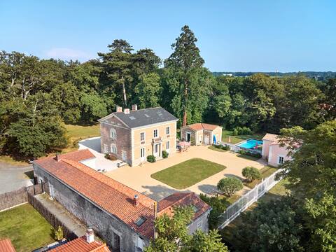 Maison de Maître Piscine 15 P - 25min Puy du Fou