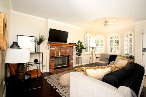 Charming 4BR Retreat - Near Old Town Monrovia