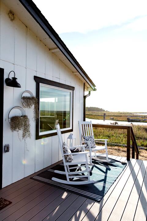 Renovated Beachfront Cottage  w/Hot Tub, Fireplace