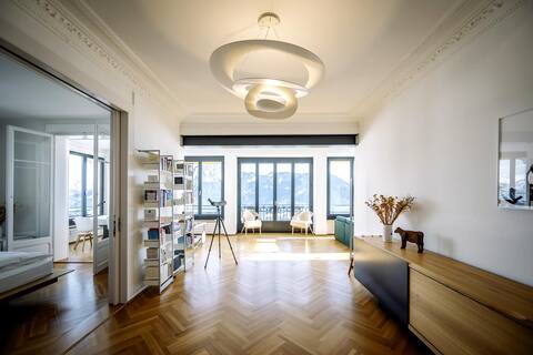 Design Retreat with Panoramic Views