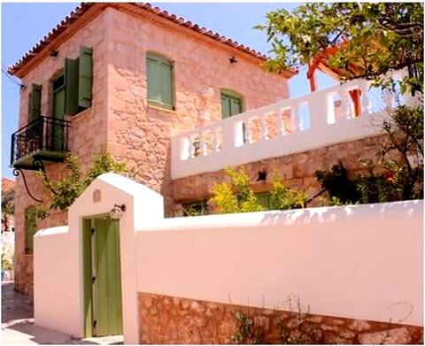 Artists' Residence 2 bed, 1 bath