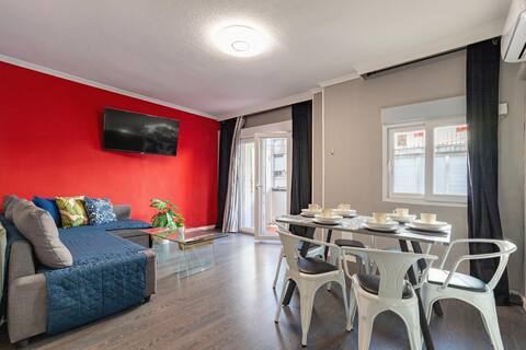 Adorable 2BR Apartment Downtown - Near Warner Park