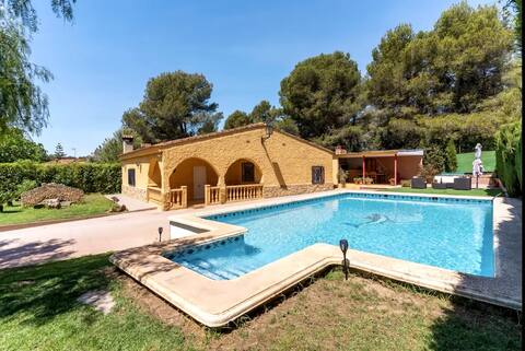 Villa Gadea - Casa de Campo- Chalet with Pool.