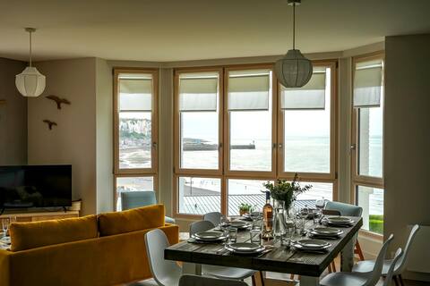 Villa Sunset 4*: facing the sea, Magellan Blue