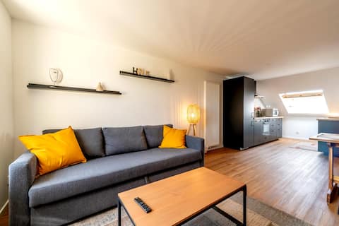 Beautiful Apartment 8 Pers. near airport
