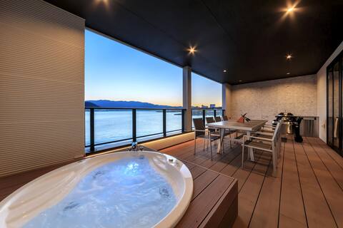 New! A stylish newly built villa where you can experience extraordinary things that come to the sea