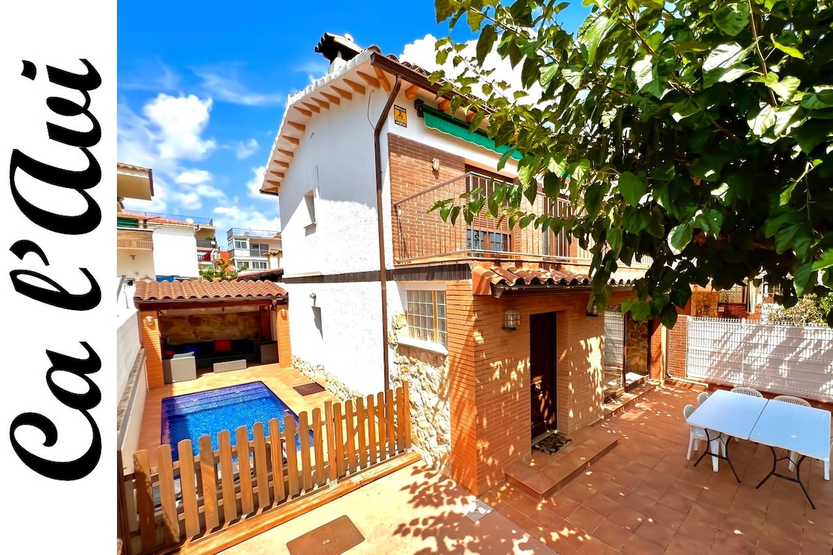 Airbnb performant: Family home, private pool, close to the beach à Torredembarra